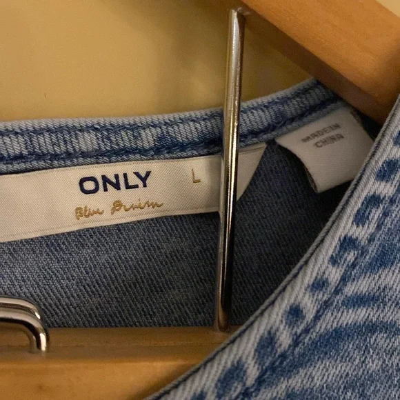 Denim Blue Dress with yoke detail and puff sleeves - Picture 4 of 10